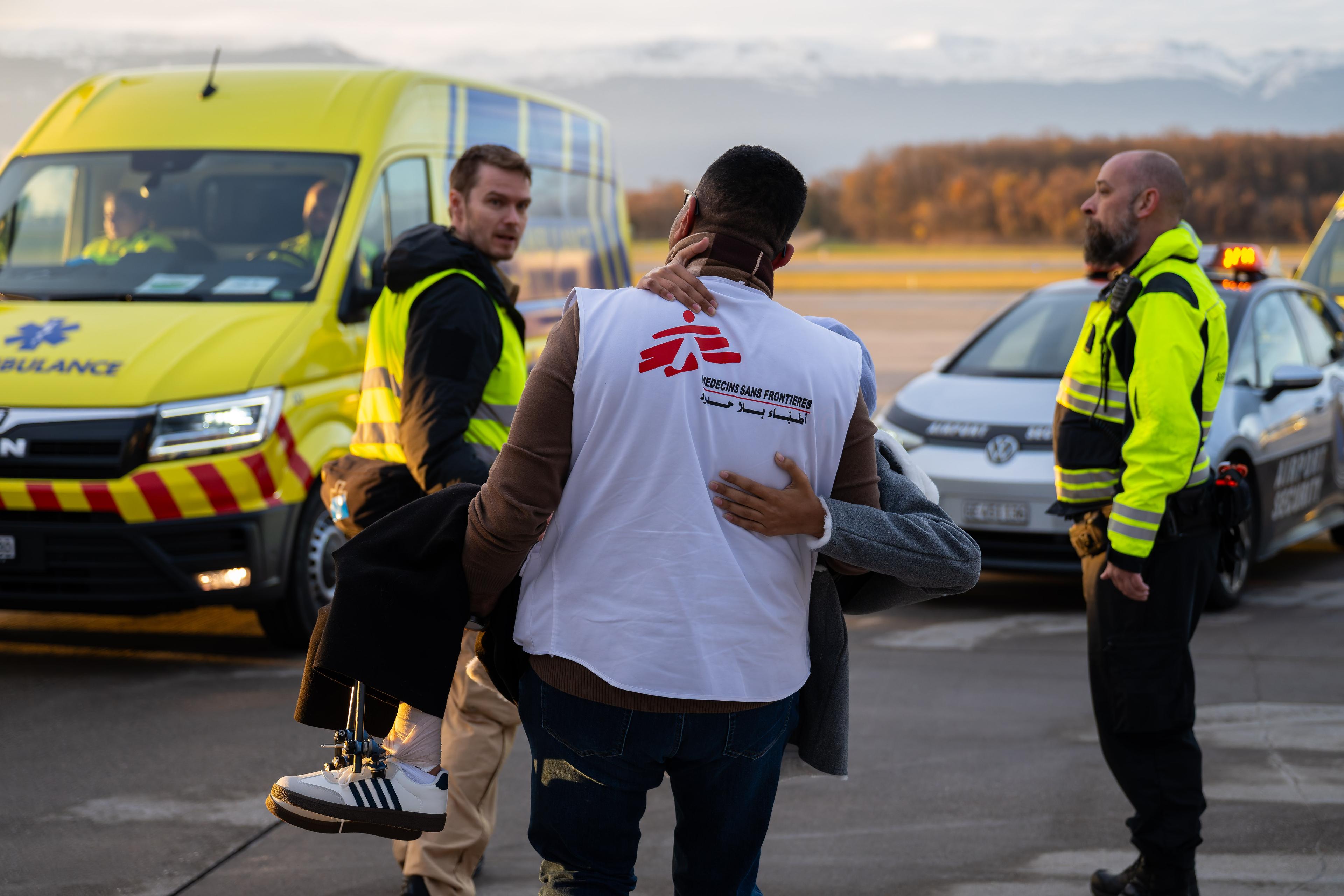 Débarquement de l'avion médical de la SAS à Genève, Suisse